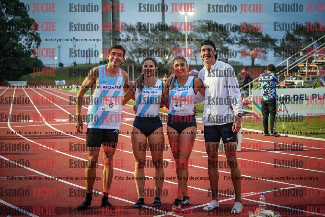 Fotos de algunos extras y podios del día 1
