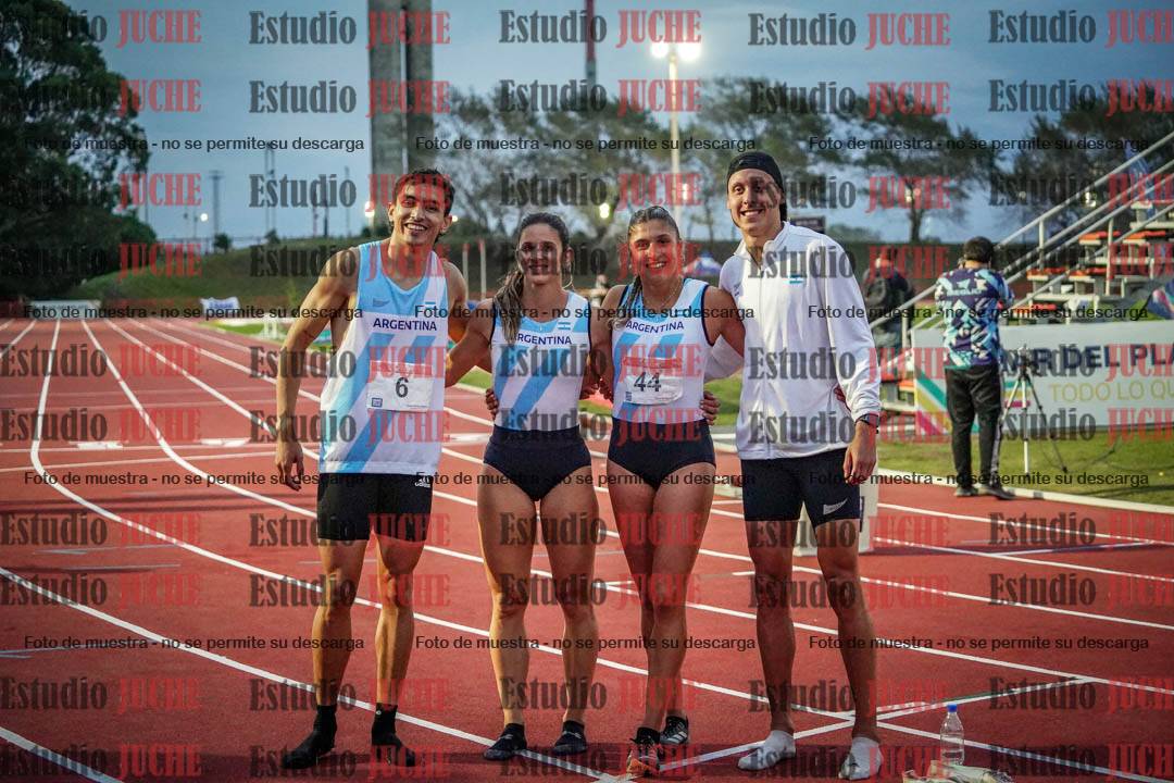Fotos de algunos extras y podios del día 1
