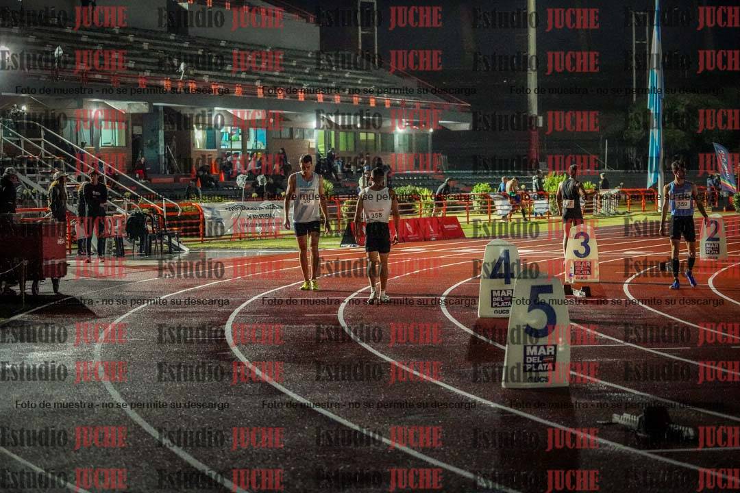Fotos de los 400 m llanos de varones - deca 5 - serie 1