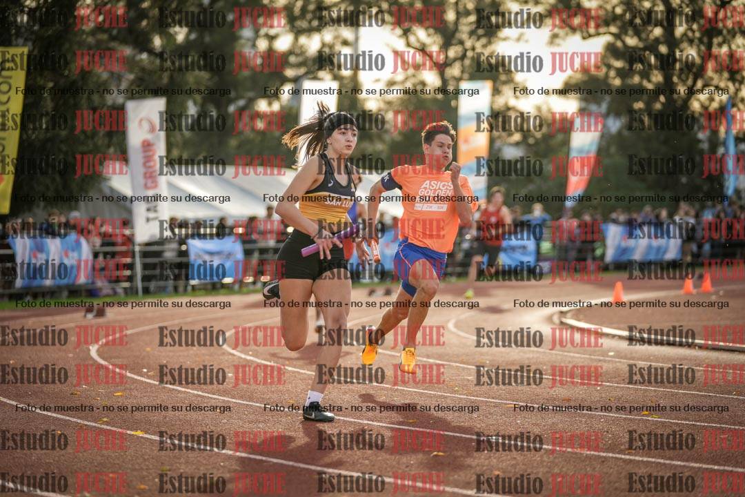 Fotos de las Postas 8x300 m mixta