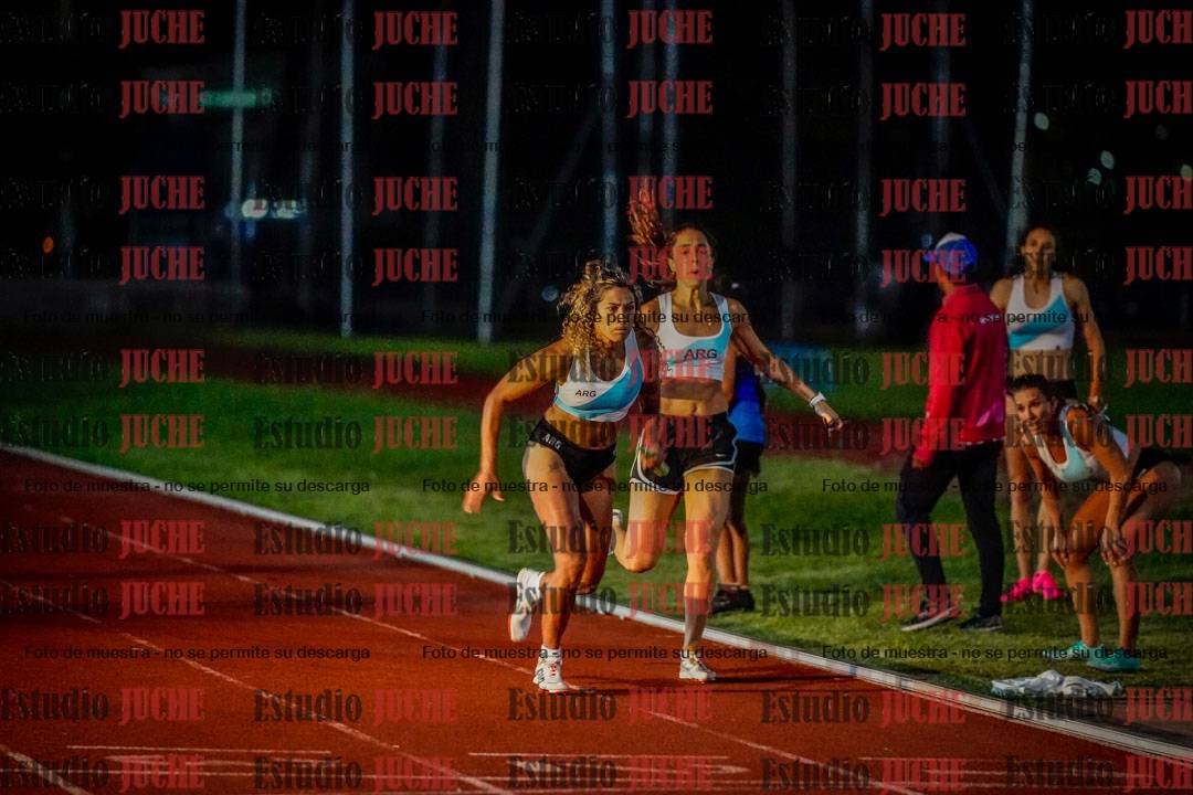 Fotos de las postas 4x400 m mixtas