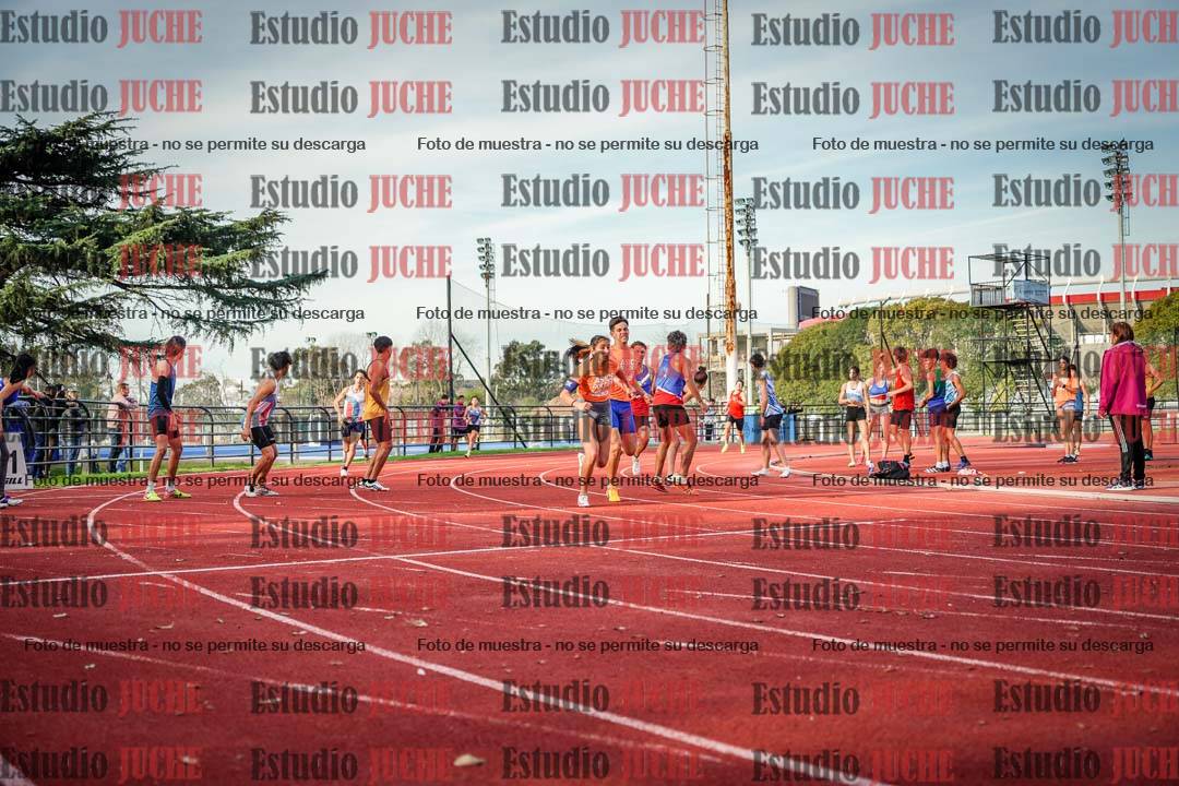Fotos de las Postas 8x300 m mixta