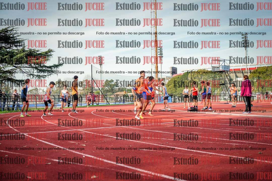 Fotos de las Postas 8x300 m mixta