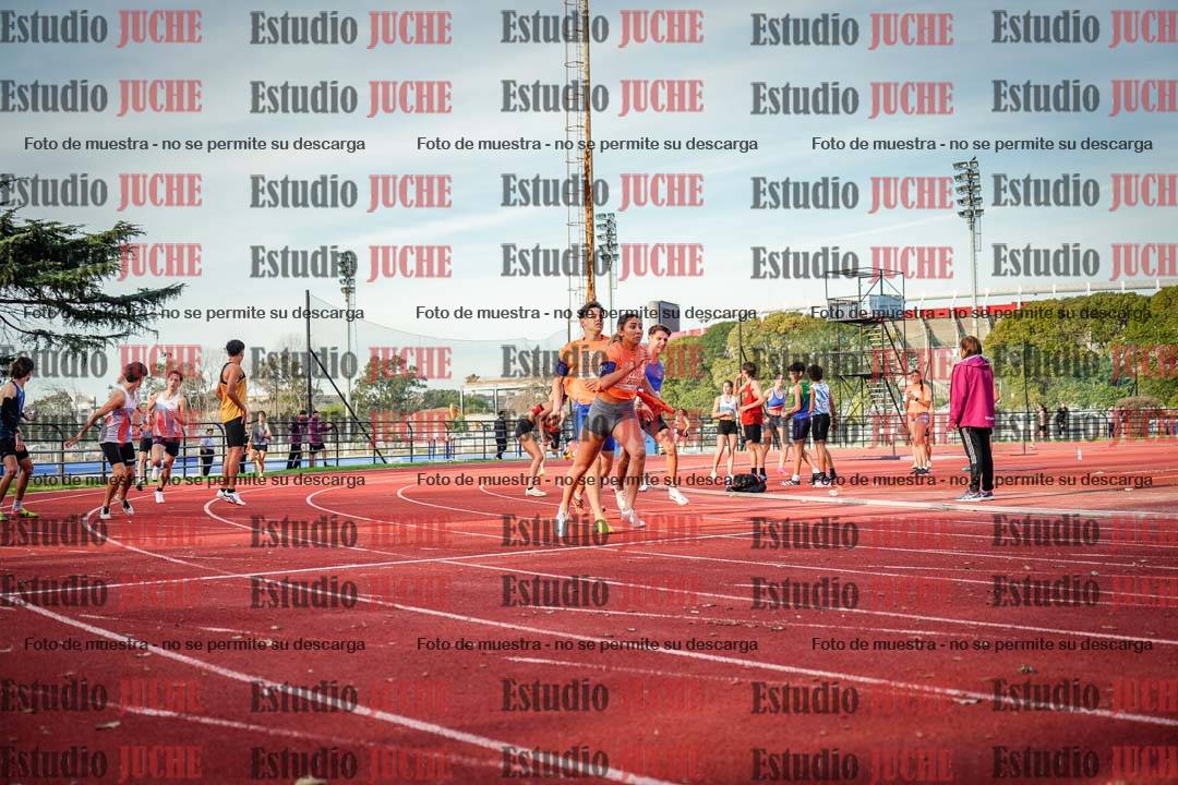 Fotos de las Postas 8x300 m mixta