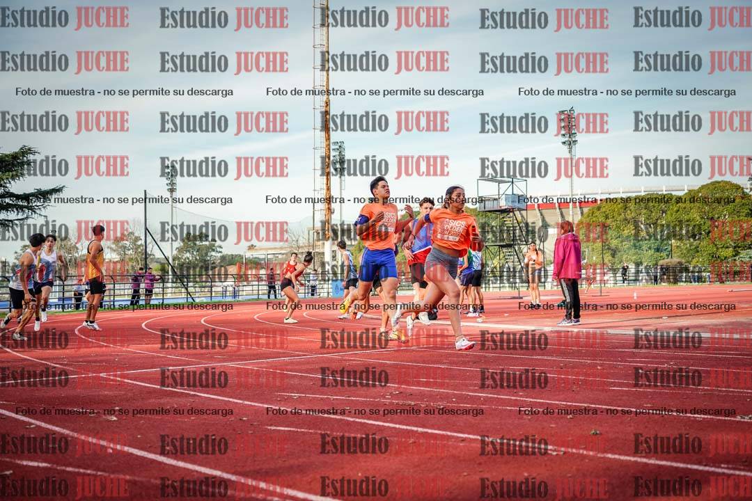 Fotos de las Postas 8x300 m mixta