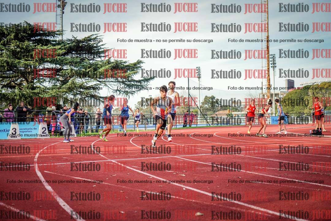 Fotos de las Postas 8x300 m mixta