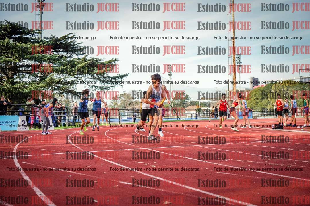 Fotos de las Postas 8x300 m mixta