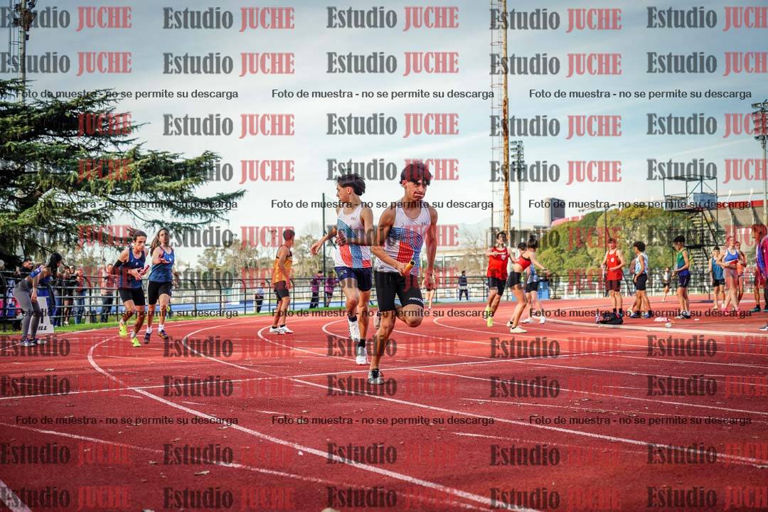 Fotos de las Postas 8x300 m mixta