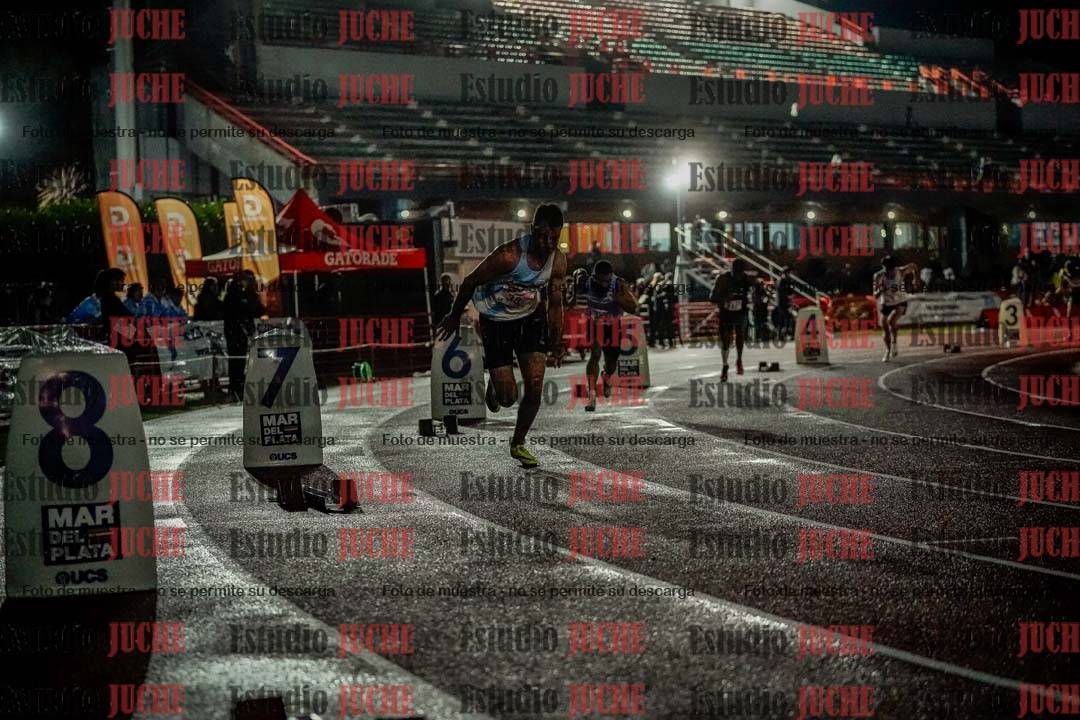 Fotos de los 400 m llanos de varones - deca 5 - serie 1