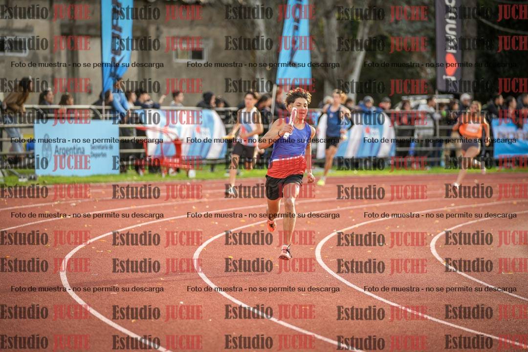 Fotos de las Postas 8x300 m mixta