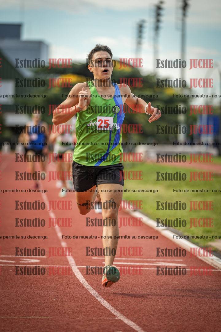 Fotos de los 800 m llanos de varones