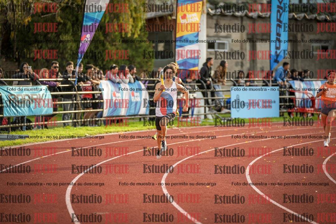 Fotos de las Postas 8x300 m mixta