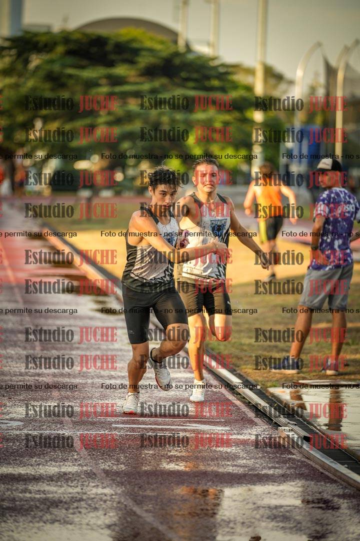 Fotos de las Postas 4x400 m de varones