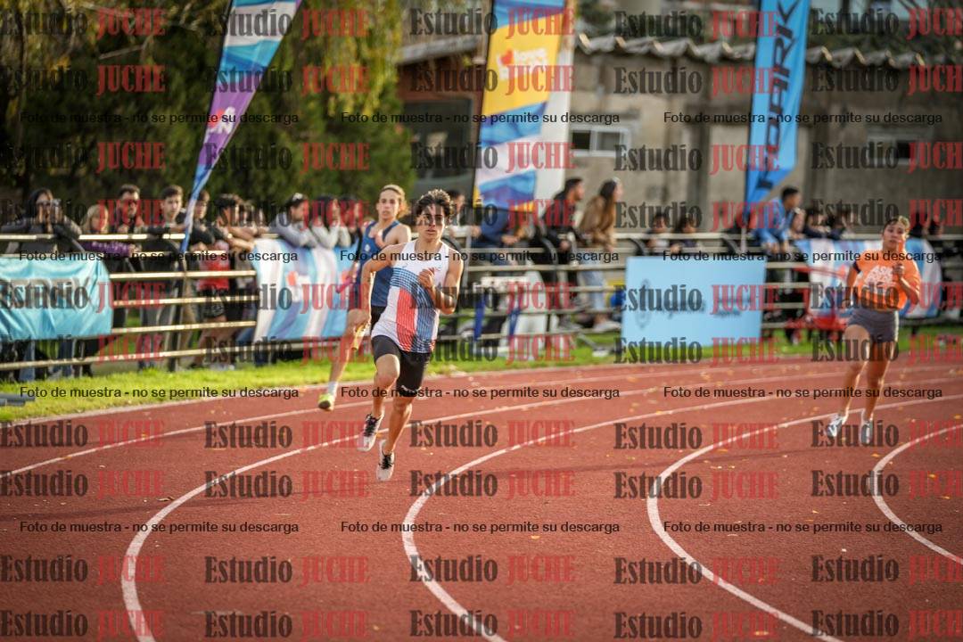 Fotos de las Postas 8x300 m mixta