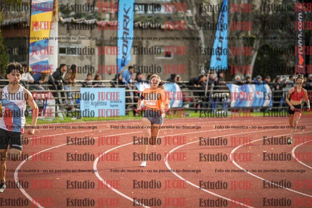 Fotos de las Postas 8x300 m mixta
