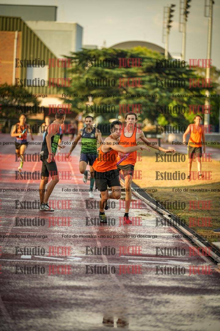 Fotos de las Postas 4x400 m de varones