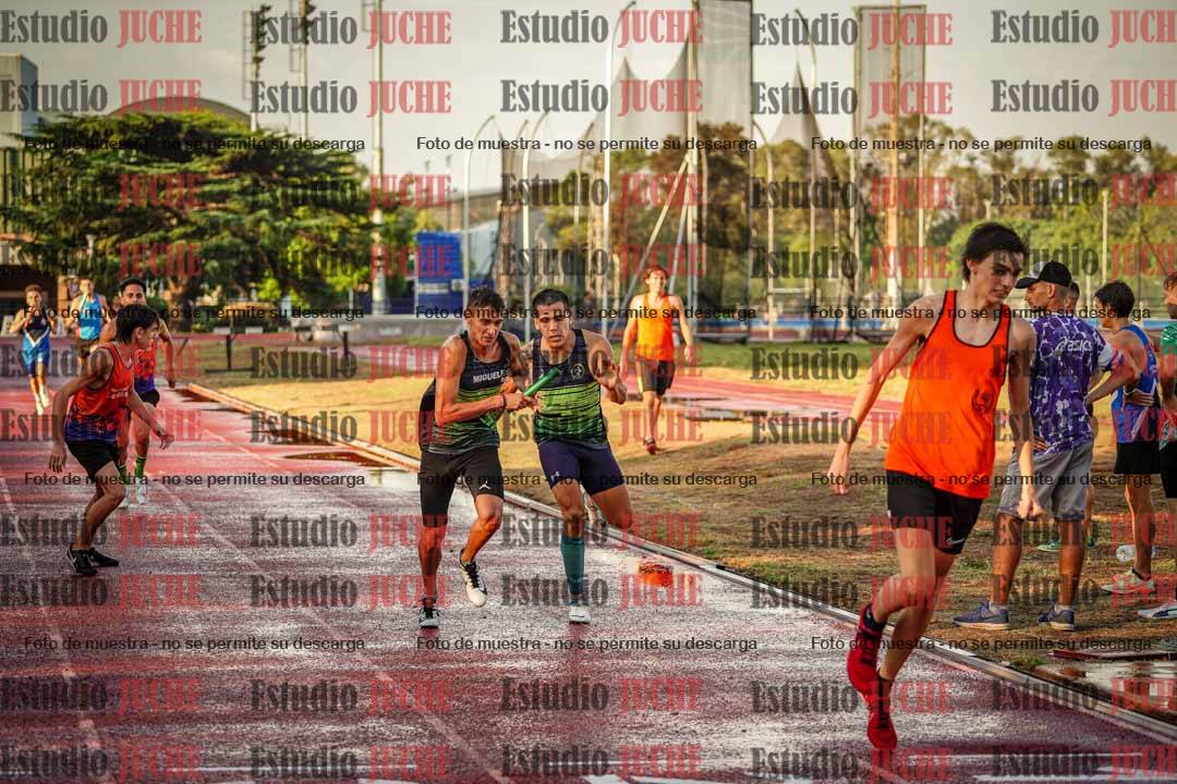 Fotos de las Postas 4x400 m de varones