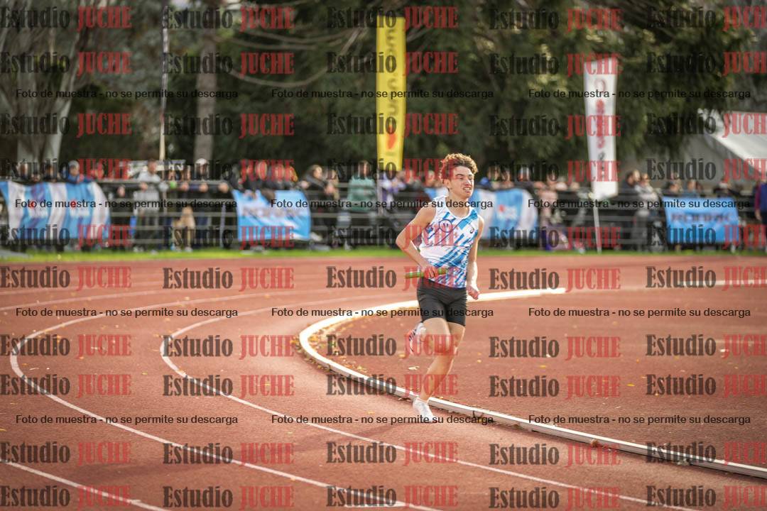Fotos de las Postas 8x300 m mixta
