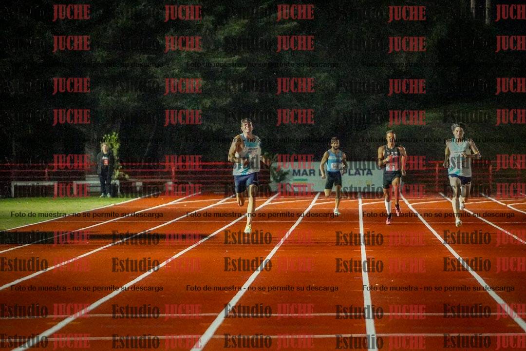 Fotos de los 400 m llanos de varones - deca 5 - serie 1