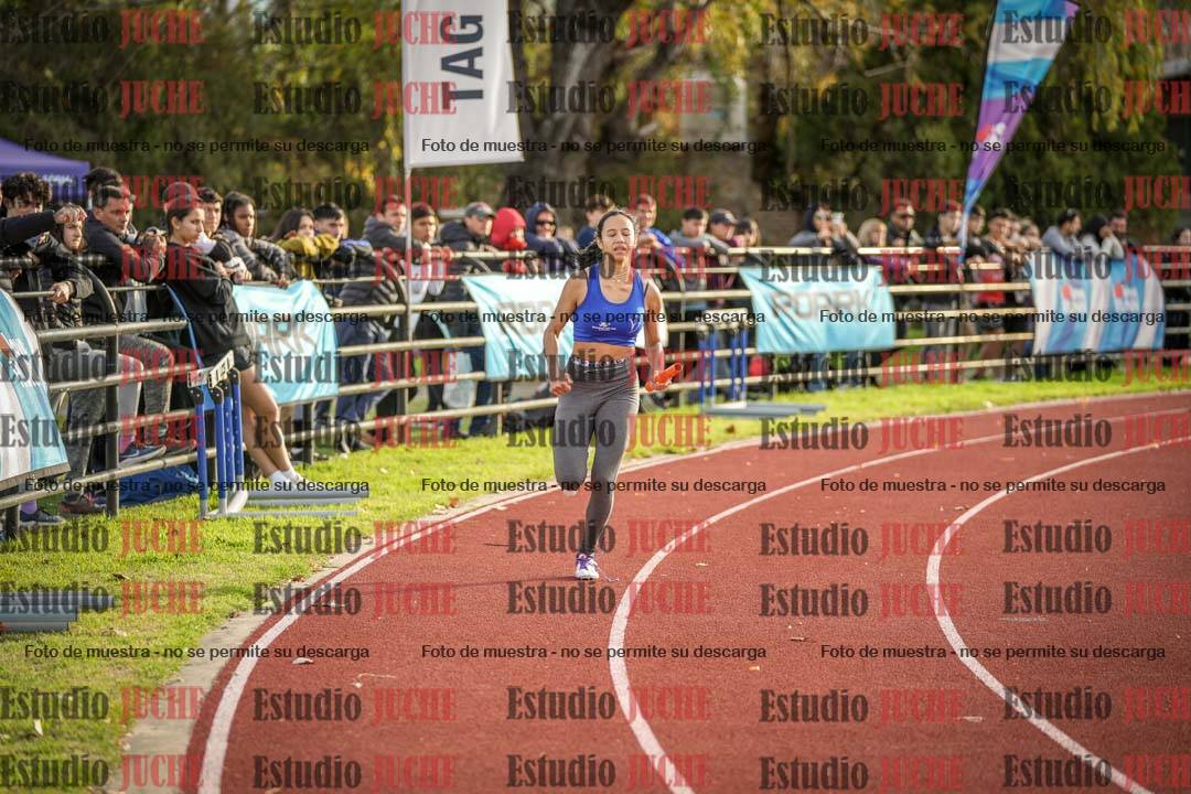 Fotos de las Postas 8x300 m mixta