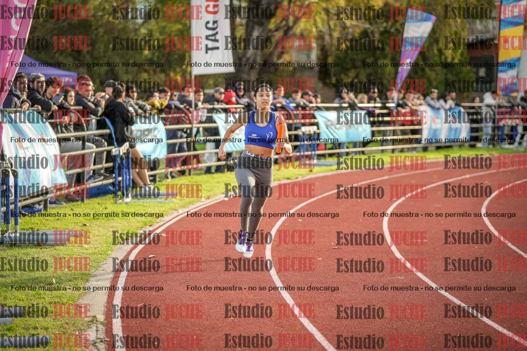 Fotos de las Postas 8x300 m mixta