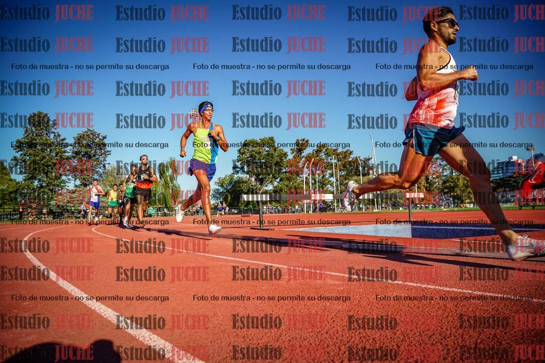 Fotos de los 3000 m llanos de varones