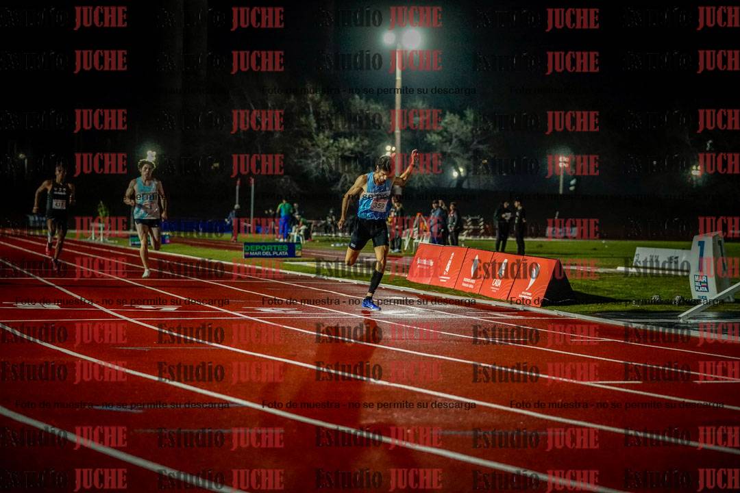 Fotos de los 400 m llanos de varones - deca 5 - serie 1