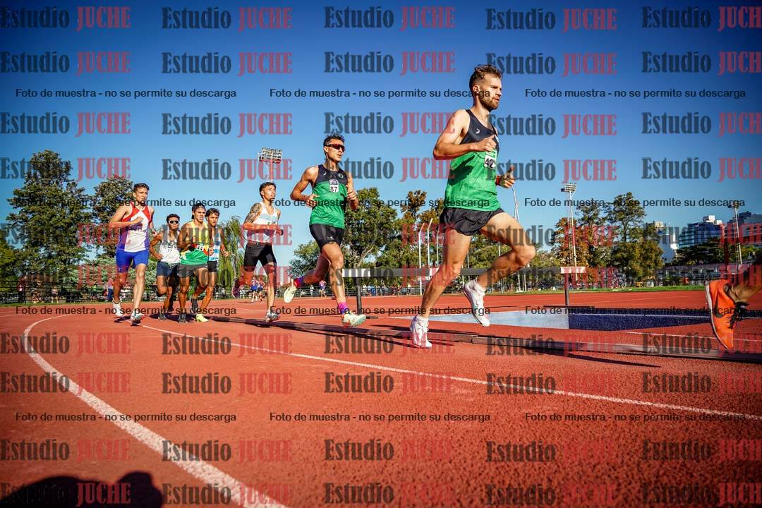 Fotos de los 3000 m llanos de varones