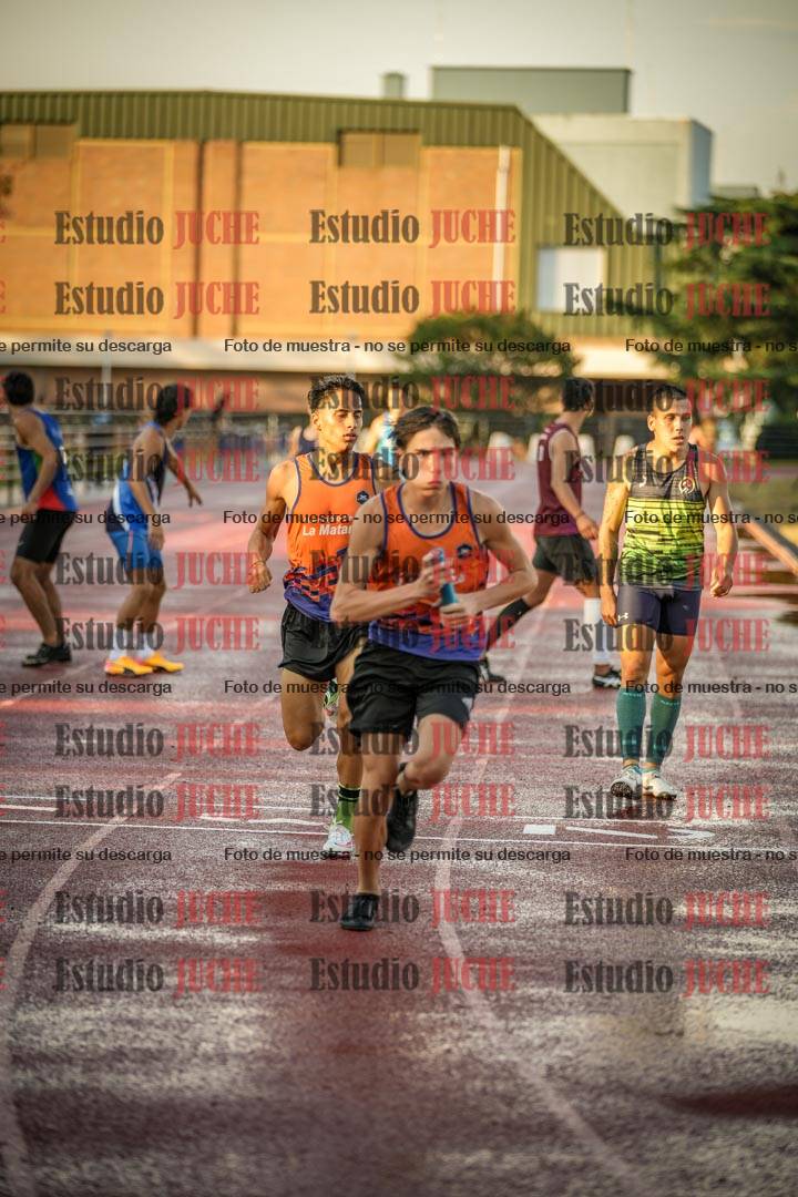 Fotos de las Postas 4x400 m de varones