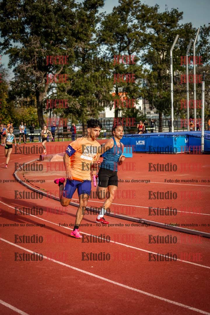 Fotos de las Postas 8x300 m mixta