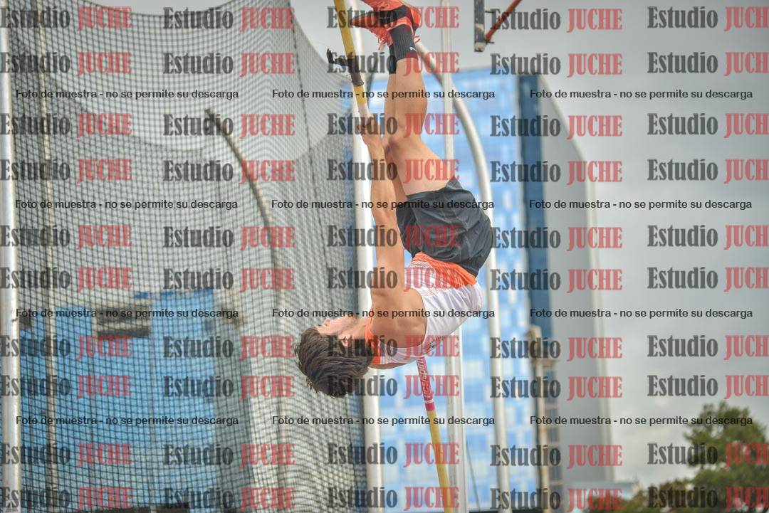 Fotos del salto con garrocha de mujeres y varones