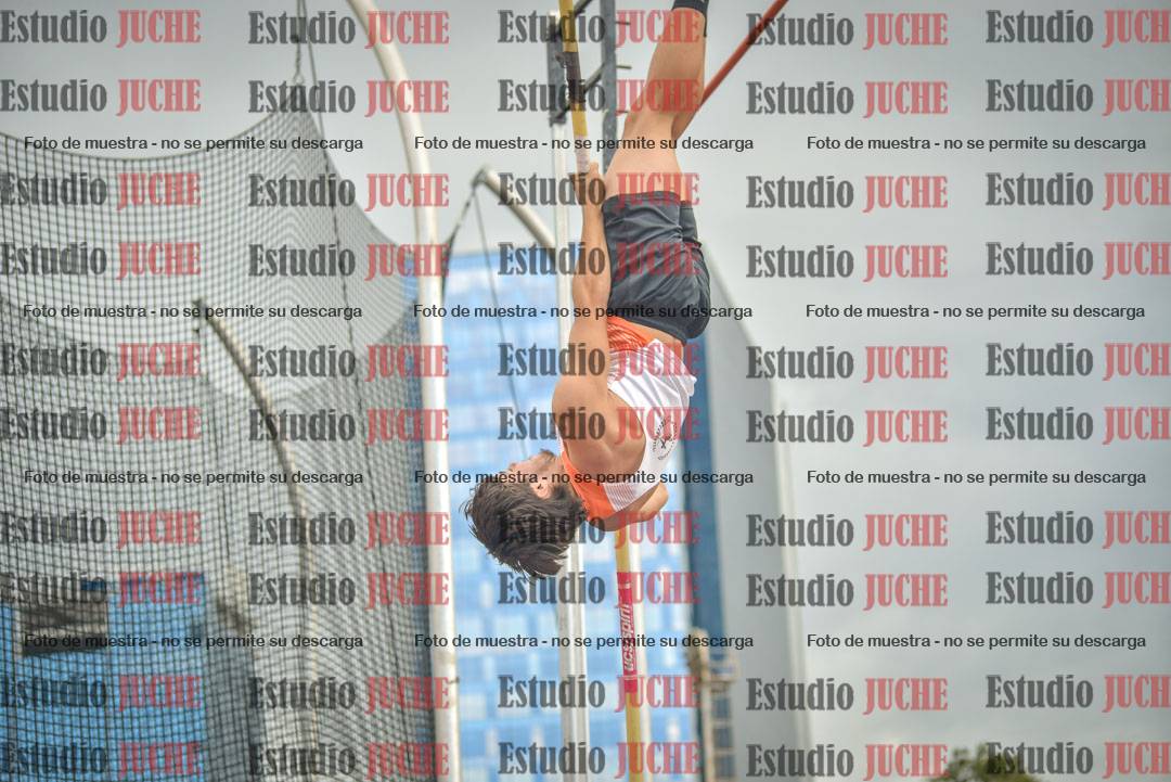 Fotos del salto con garrocha de mujeres y varones
