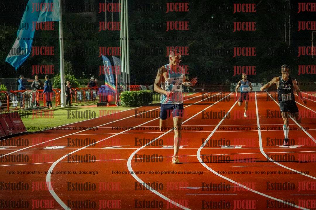 Fotos de los 400 m llanos de varones - deca 5 - serie 1