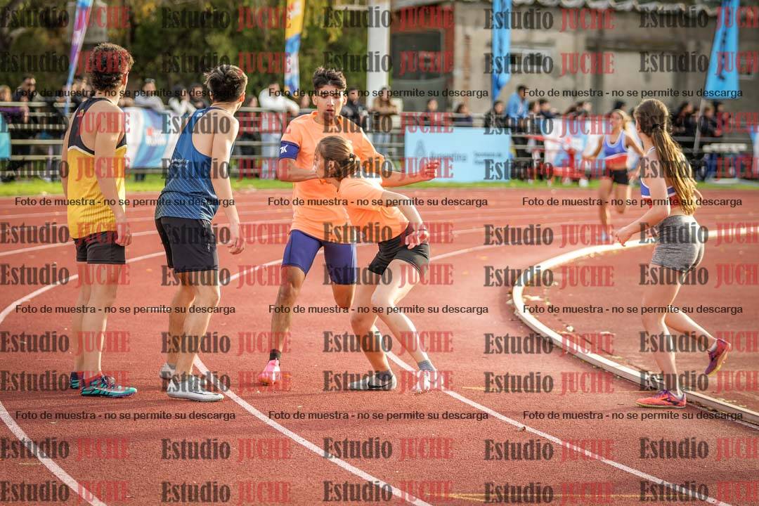 Fotos de las Postas 8x300 m mixta