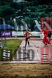 Fotos del salto en largo de mujeres