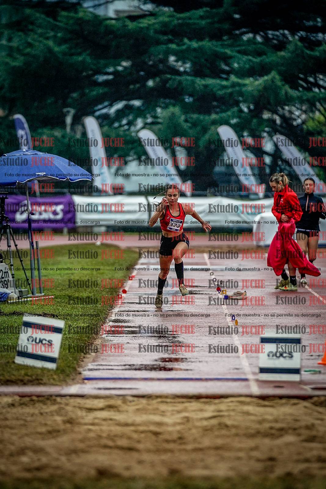 Fotos del salto en largo de mujeres