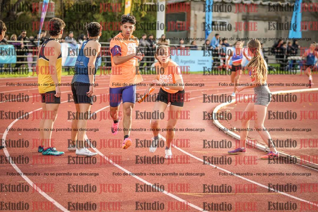 Fotos de las Postas 8x300 m mixta