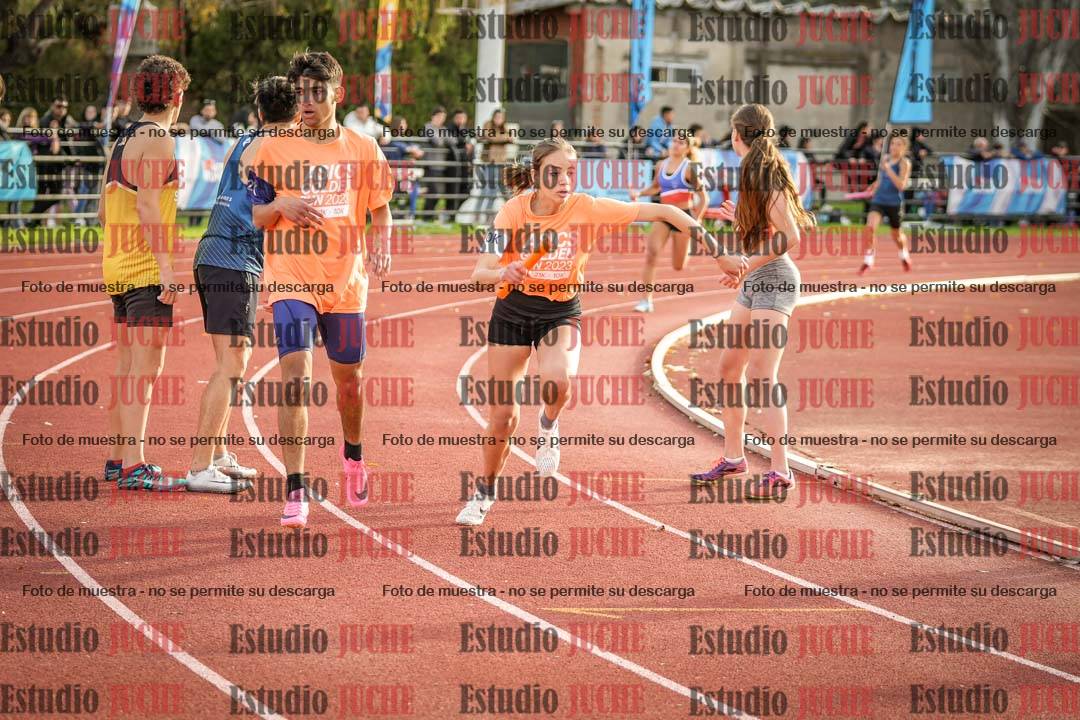 Fotos de las Postas 8x300 m mixta