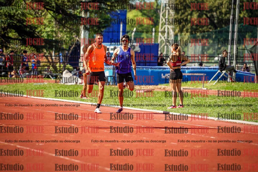 Fotos de los 400 m llanos de varones