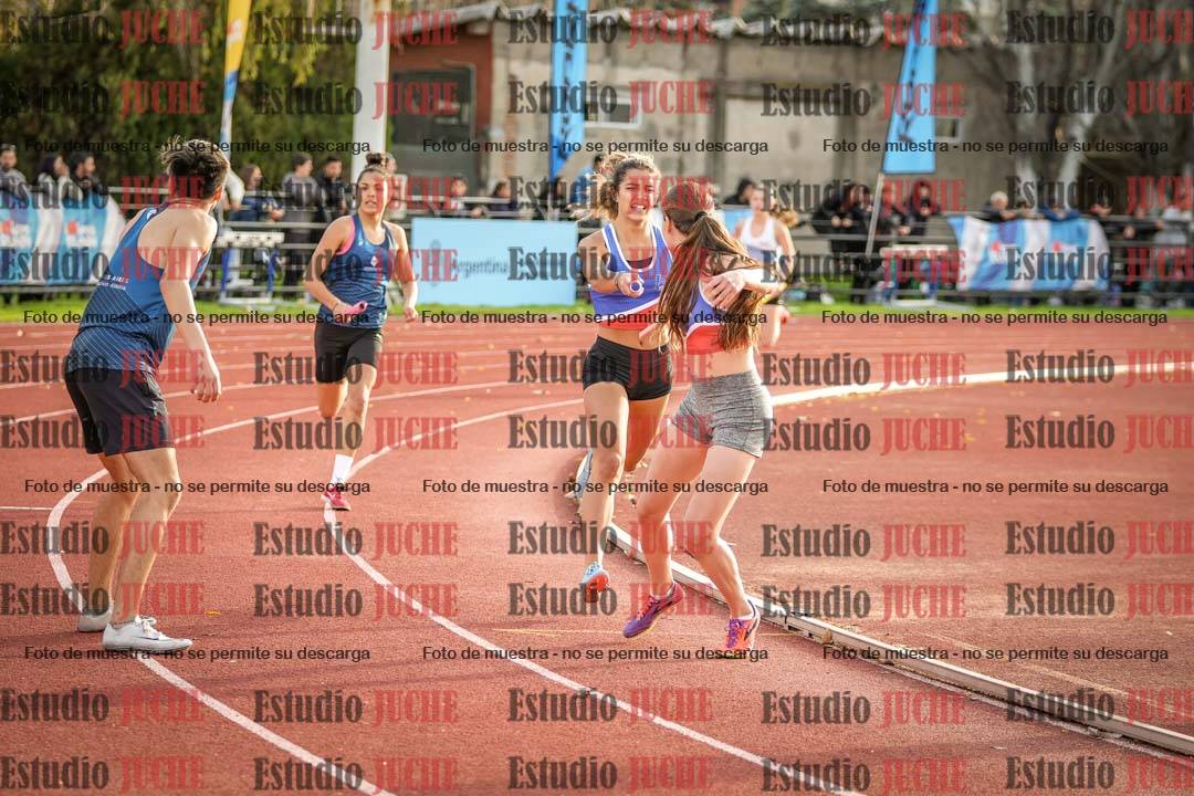 Fotos de las Postas 8x300 m mixta