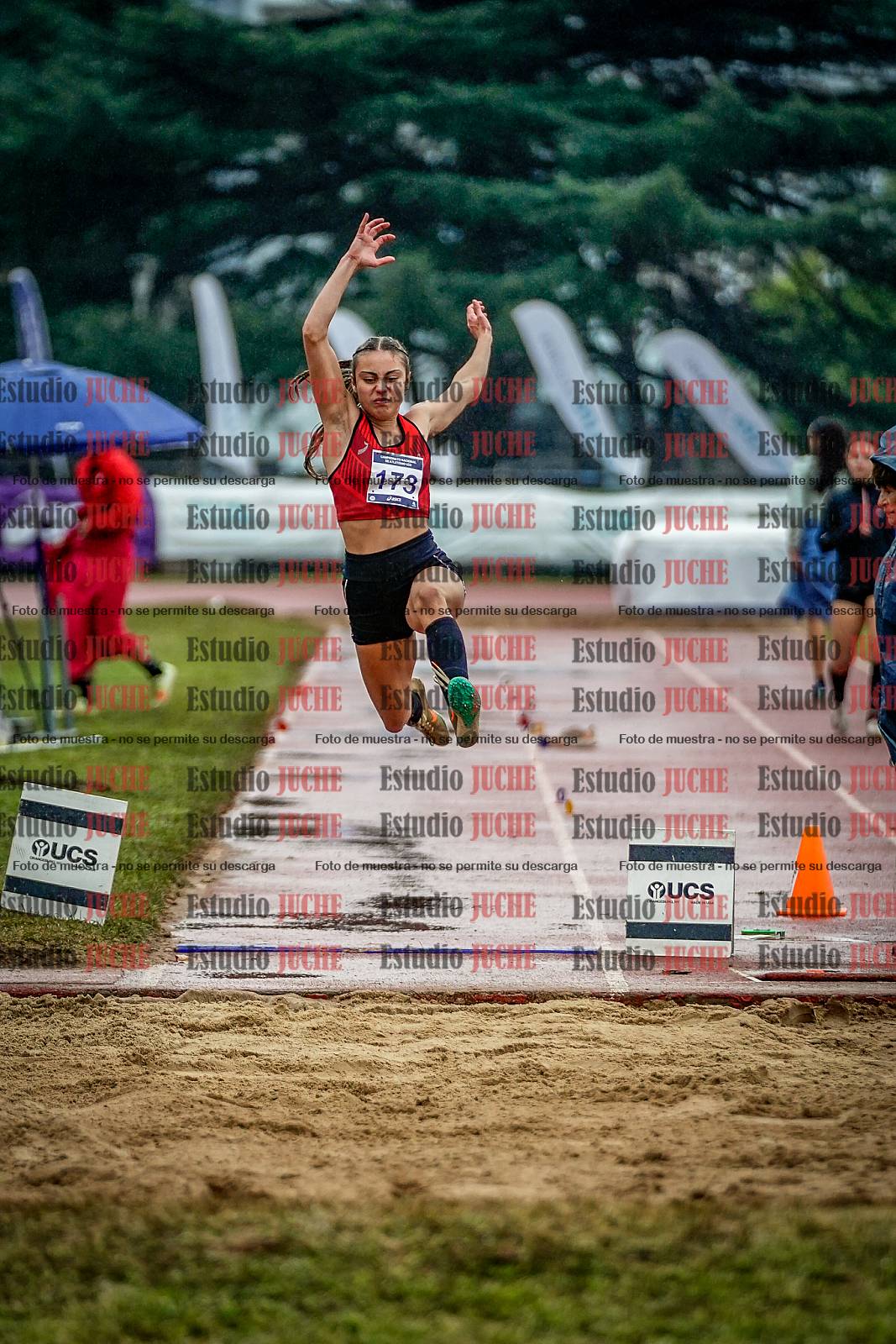 Fotos del salto en largo de mujeres