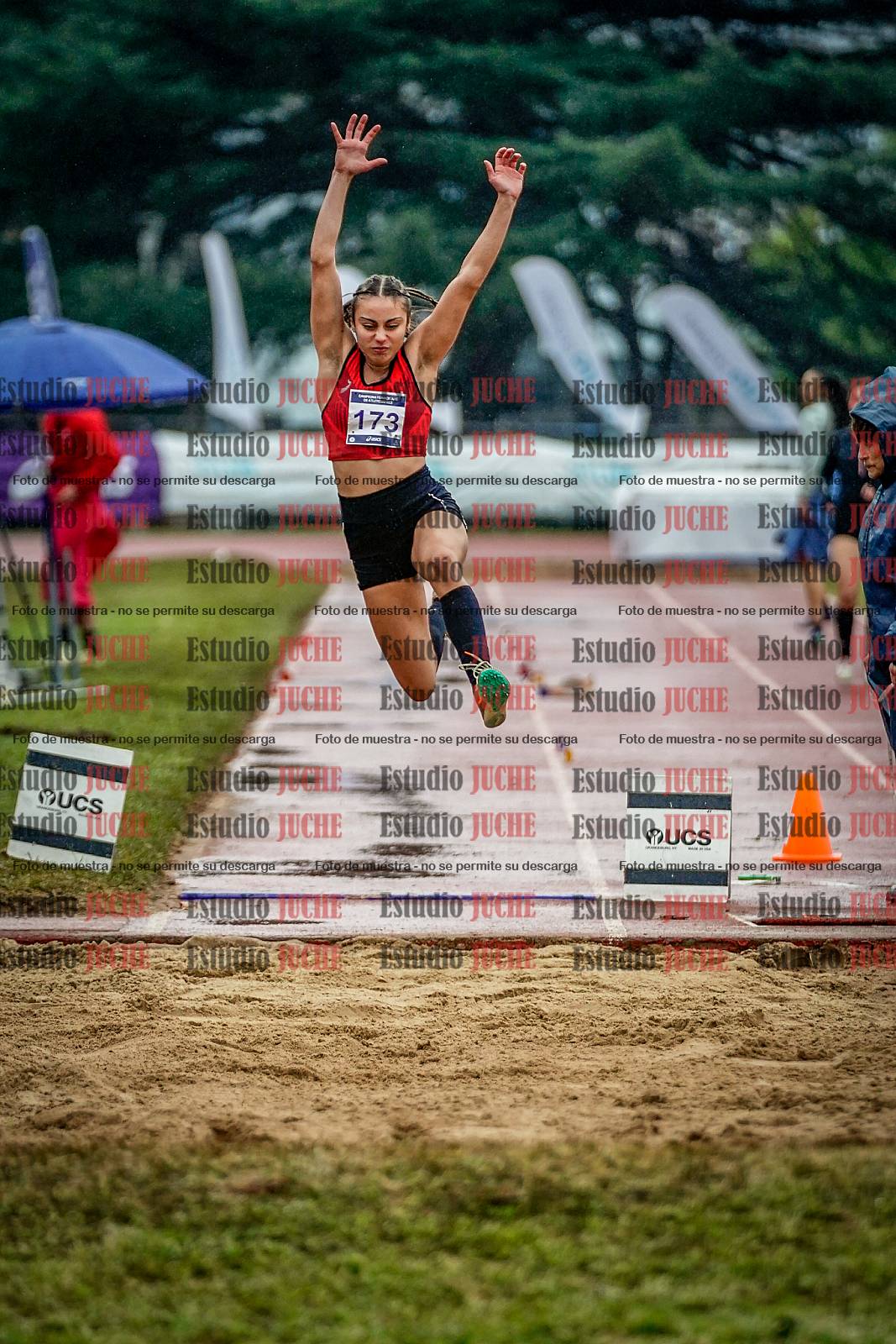 Fotos del salto en largo de mujeres