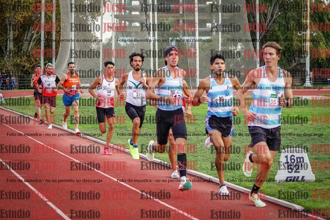 Fotos de los 3000 m llanos de varones