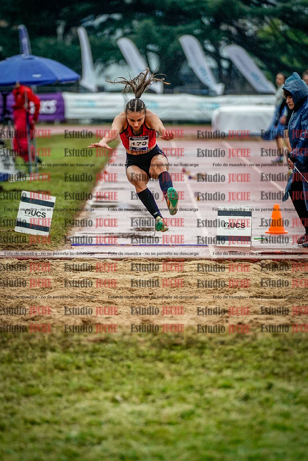 Fotos del salto en largo de mujeres