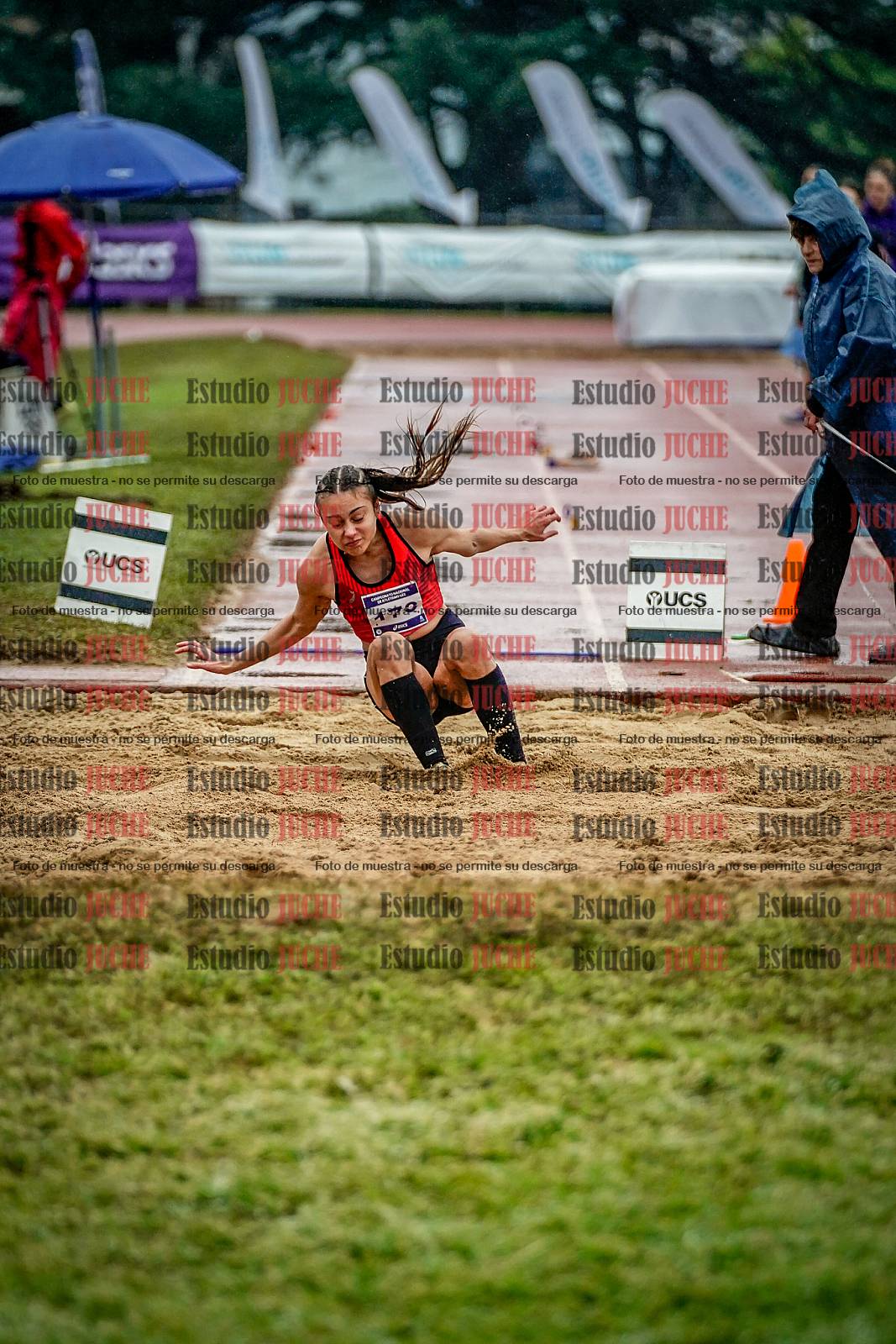 Fotos del salto en largo de mujeres