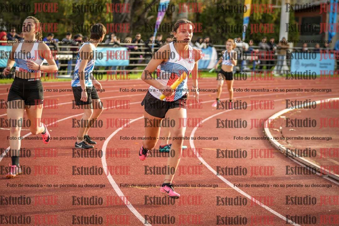 Fotos de las Postas 8x300 m mixta