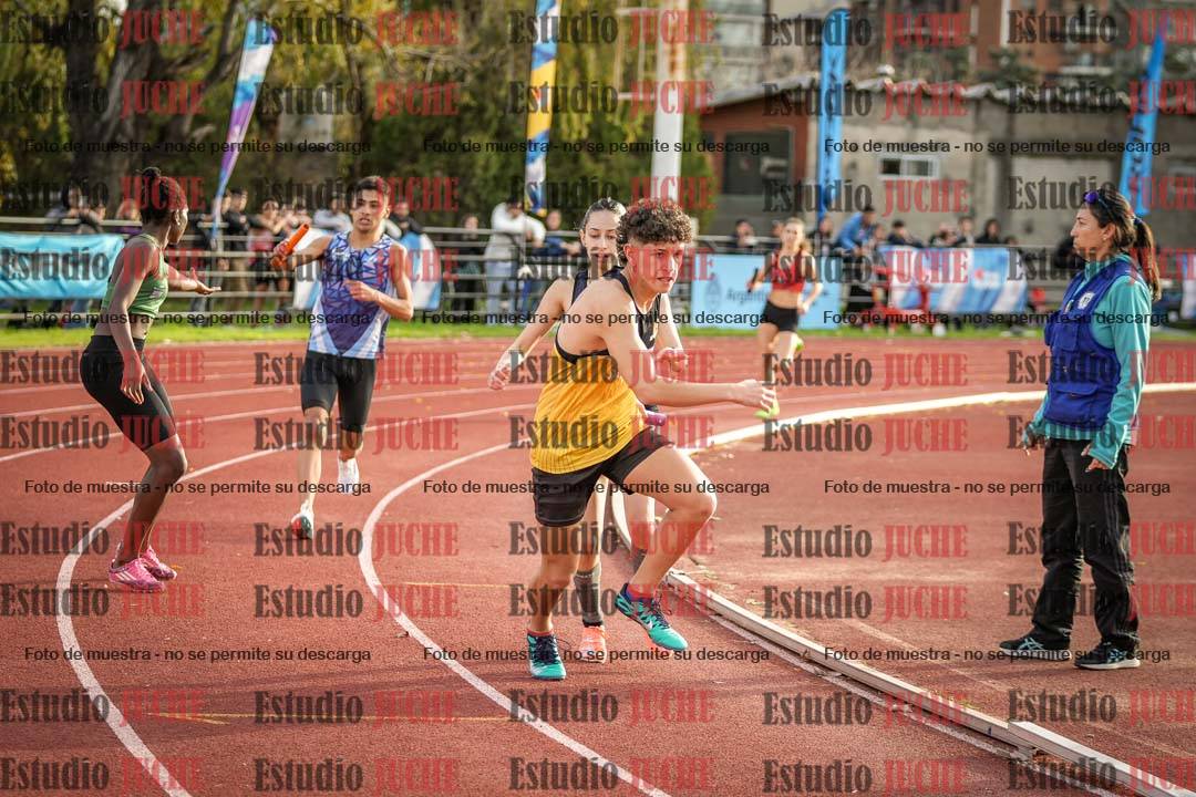 Fotos de las Postas 8x300 m mixta