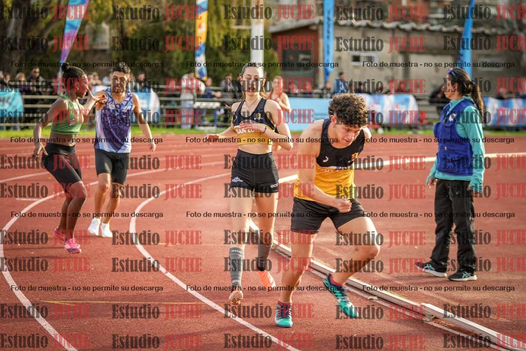 Fotos de las Postas 8x300 m mixta