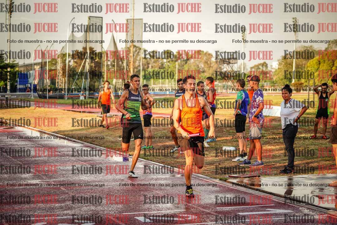 Fotos de las Postas 4x400 m de varones