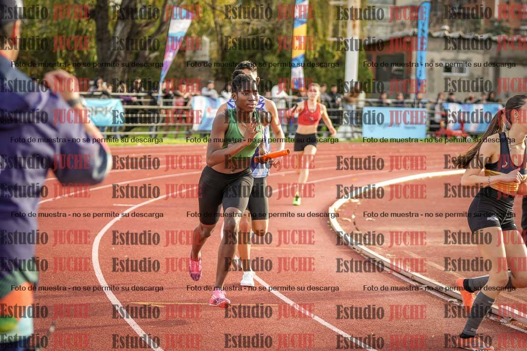 Fotos de las Postas 8x300 m mixta